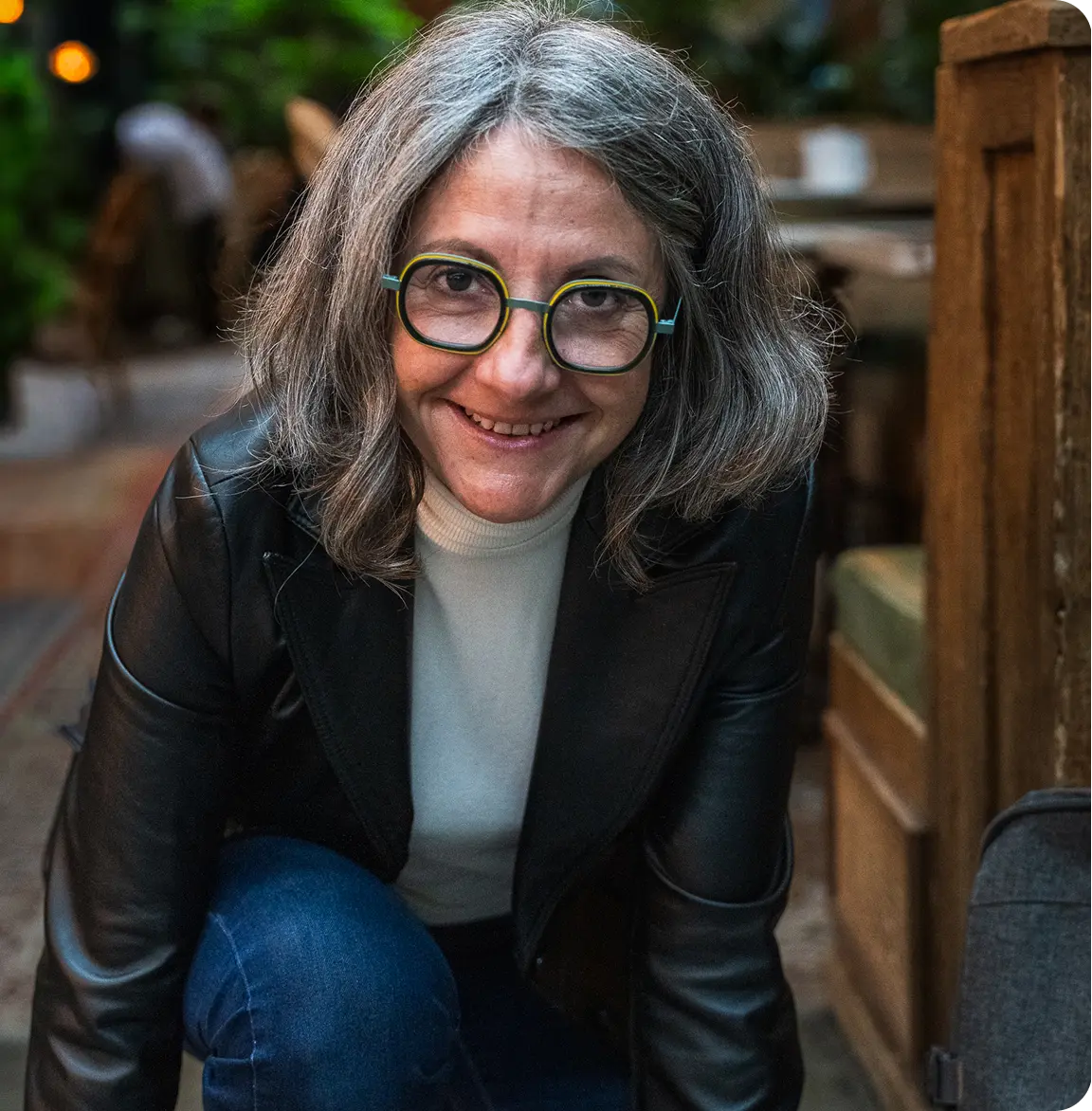 Portrait de Sandrine Bézard accroupie