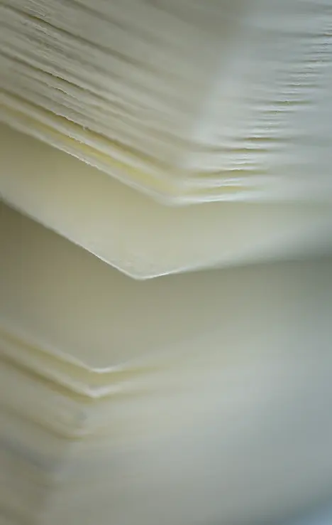 Papiers blancs empilés